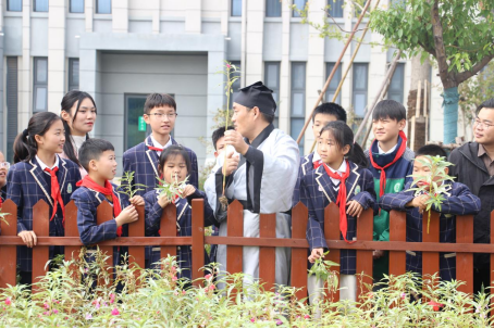 “医”“校”联合，感受传统中医魅力