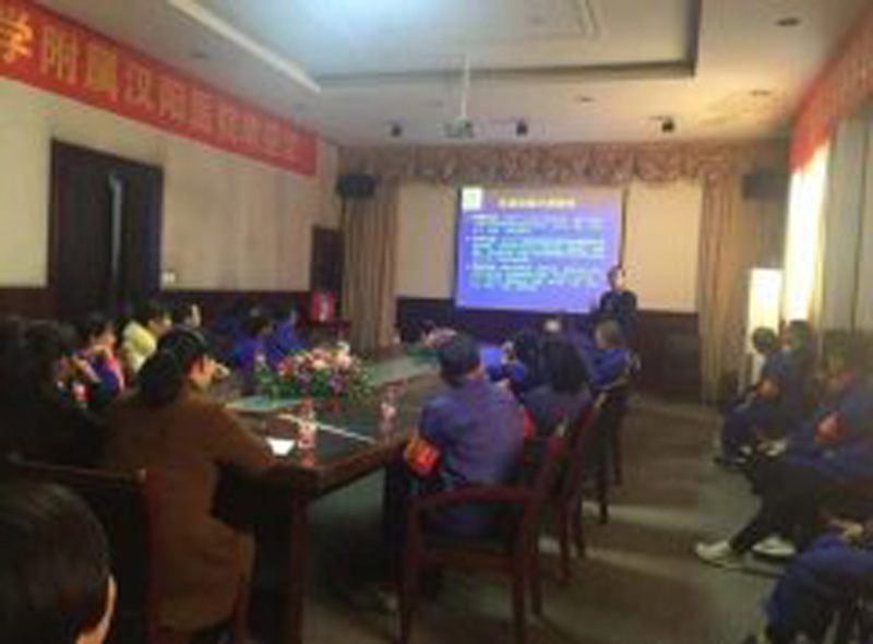 和润联后勤部组织员工进行环保及垃圾处理培训