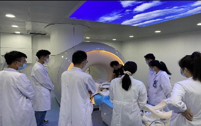 党建业务同频共振  学做结合争创先锋